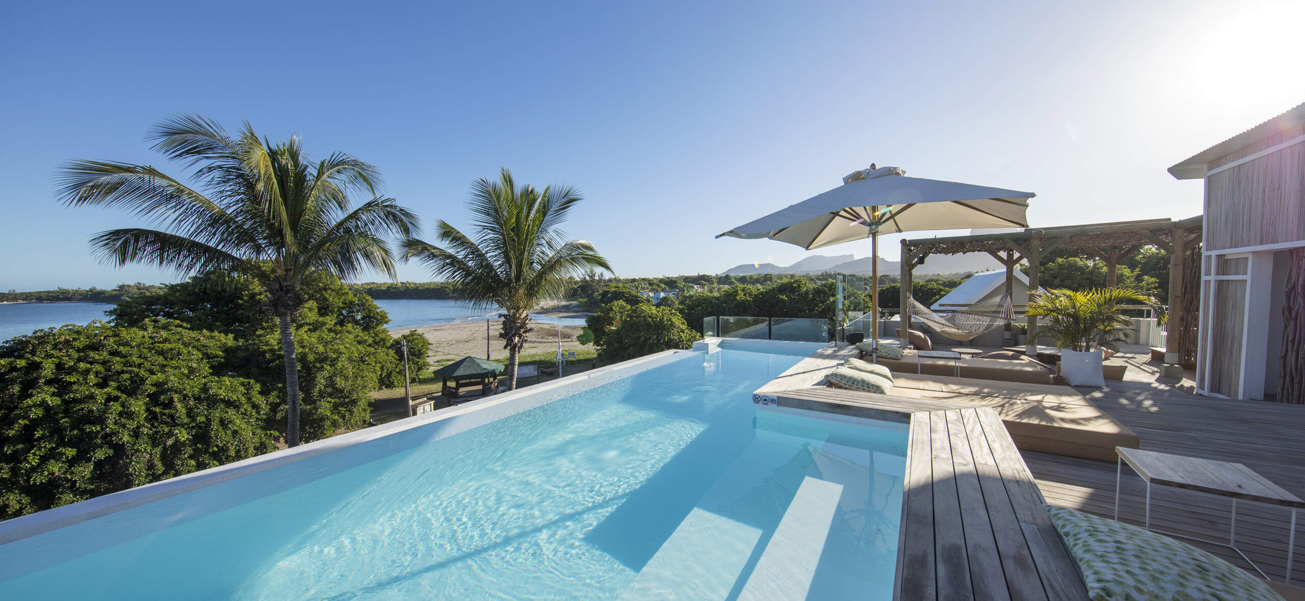 VT-Roof-Top-Pool-Petite vignette.jpg